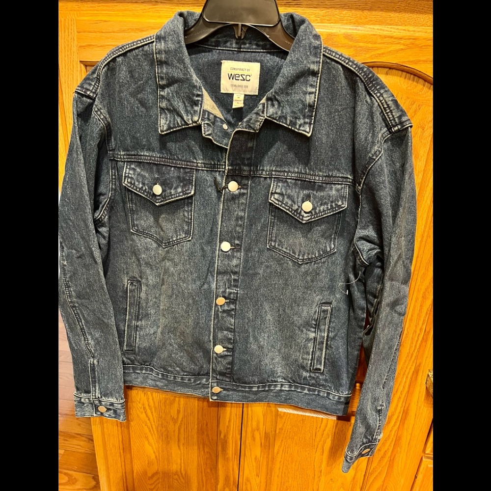 WESC JACKET  WOMENS LARGE/ MENS LARGE